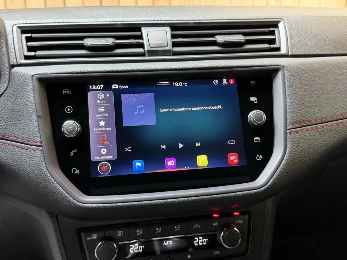 1.0 TSI FR Business Intense Apple CarPlay/Android Auto | Achteruitrijcamera | Cruise & climate control | DAB ontvanger | Navigatiesysteem | Lichtmetalen velgen | Parkeersensoren voor en acht