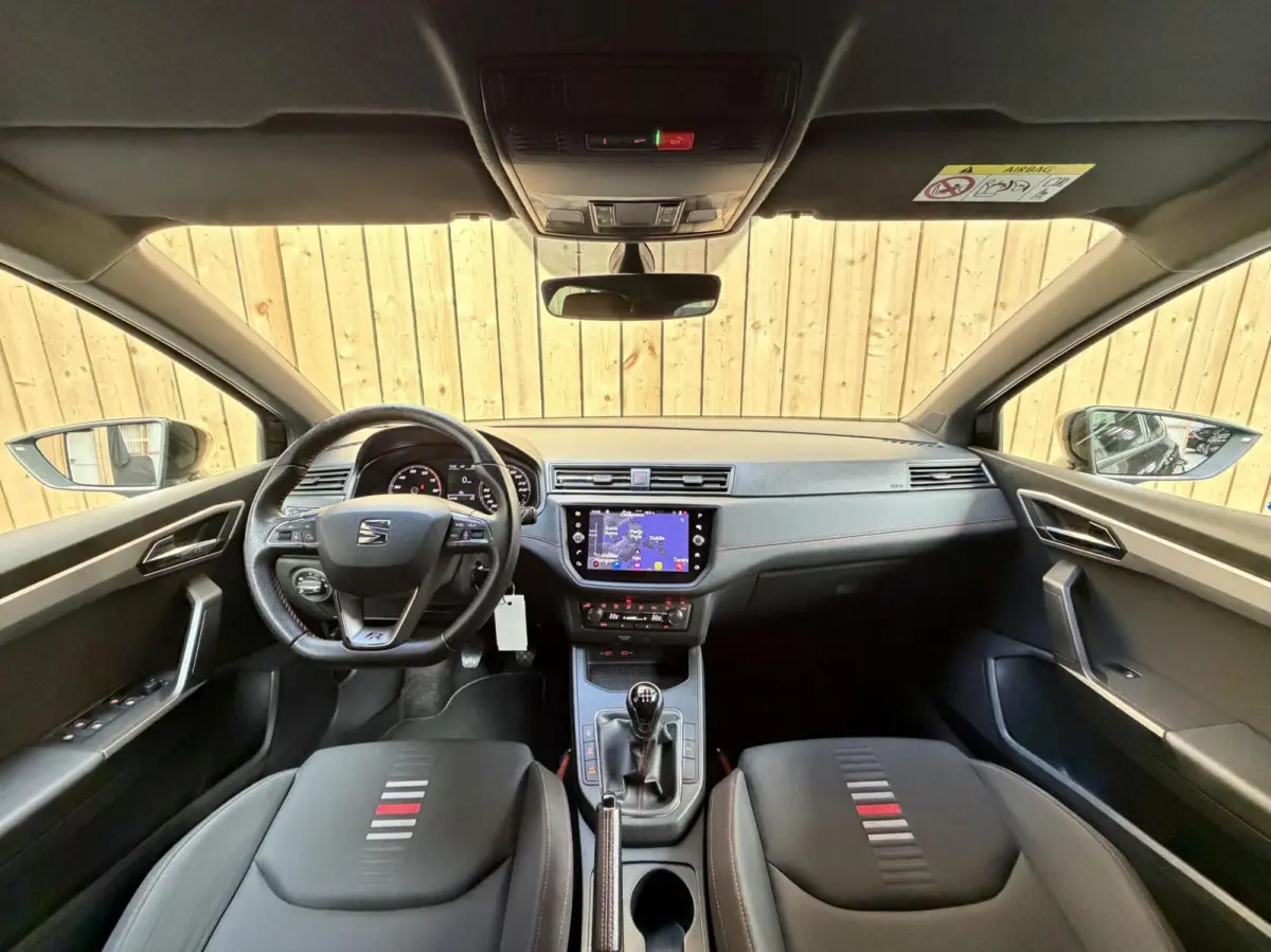 1.0 TSI FR Business Intense Apple CarPlay/Android Auto | Achteruitrijcamera | Cruise & climate control | DAB ontvanger | Navigatiesysteem | Lichtmetalen velgen | Parkeersensoren voor en acht