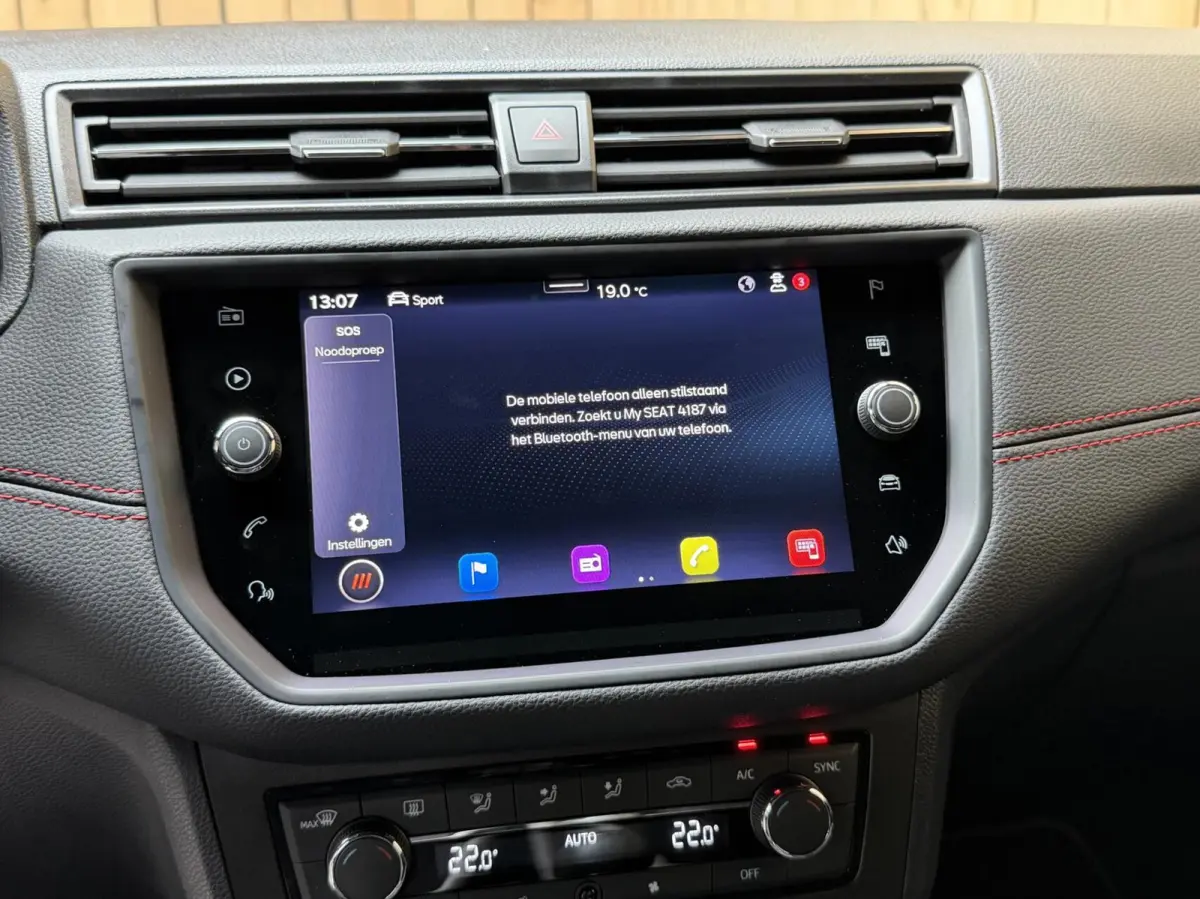 1.0 TSI FR Business Intense Apple CarPlay/Android Auto | Achteruitrijcamera | Cruise & climate control | DAB ontvanger | Navigatiesysteem | Lichtmetalen velgen | Parkeersensoren voor en acht