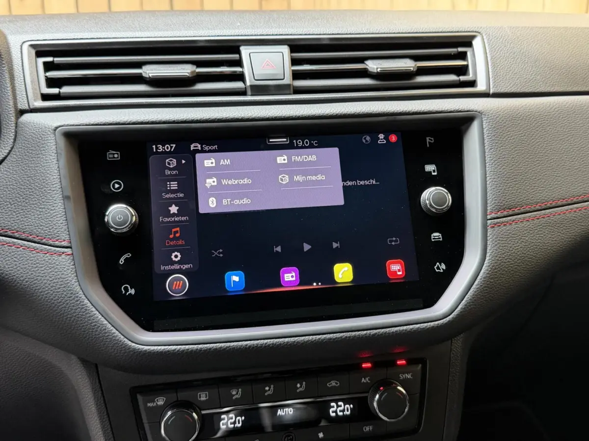 1.0 TSI FR Business Intense Apple CarPlay/Android Auto | Achteruitrijcamera | Cruise & climate control | DAB ontvanger | Navigatiesysteem | Lichtmetalen velgen | Parkeersensoren voor en acht