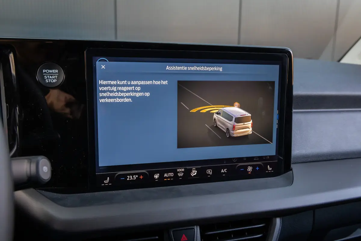 Cour. E-Transit Limited 44kWh Achteruitrijcamera | Snel rijden | Apple Carplay en Android auto |
