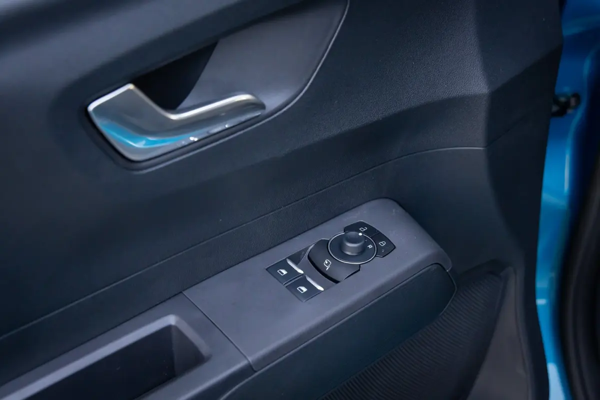 Cour. E-Transit Limited 44kWh Achteruitrijcamera | Snel rijden | Apple Carplay en Android auto |