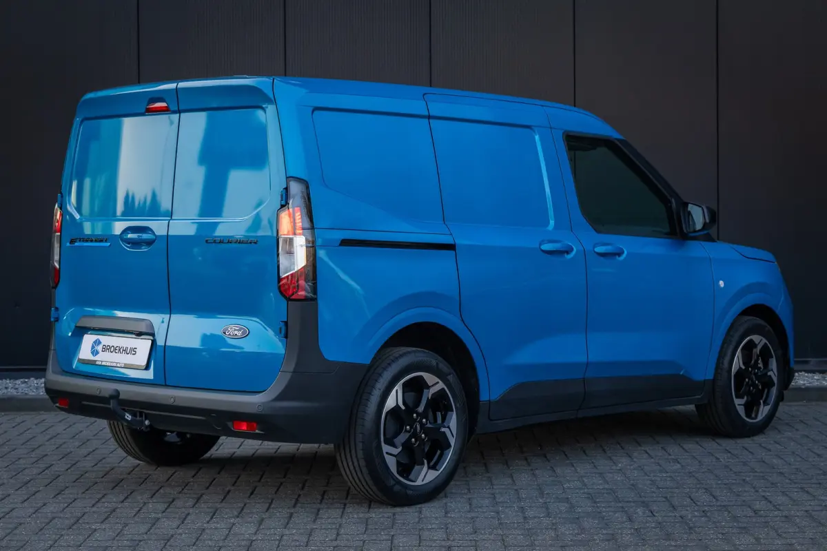 Cour. E-Transit Limited 44kWh Achteruitrijcamera | Snel rijden | Apple Carplay en Android auto |