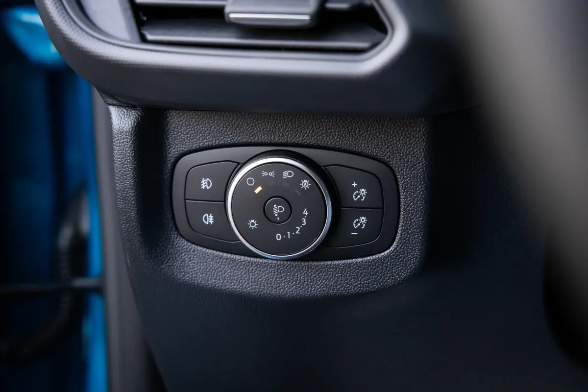 Cour. E-Transit Limited 44kWh Achteruitrijcamera | Snel rijden | Apple Carplay en Android auto |