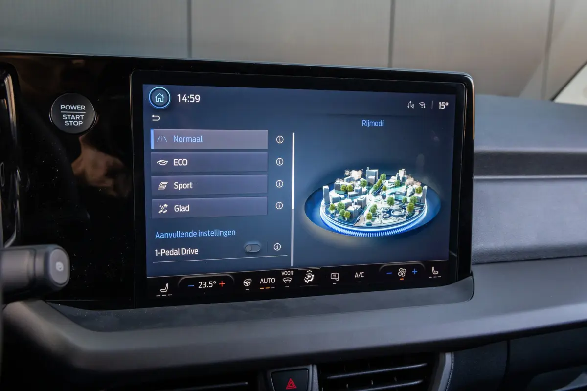 Cour. E-Transit Limited 44kWh Achteruitrijcamera | Snel rijden | Apple Carplay en Android auto |