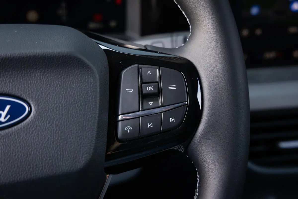 Cour. E-Transit Limited 44kWh Achteruitrijcamera | Snel rijden | Apple Carplay en Android auto |