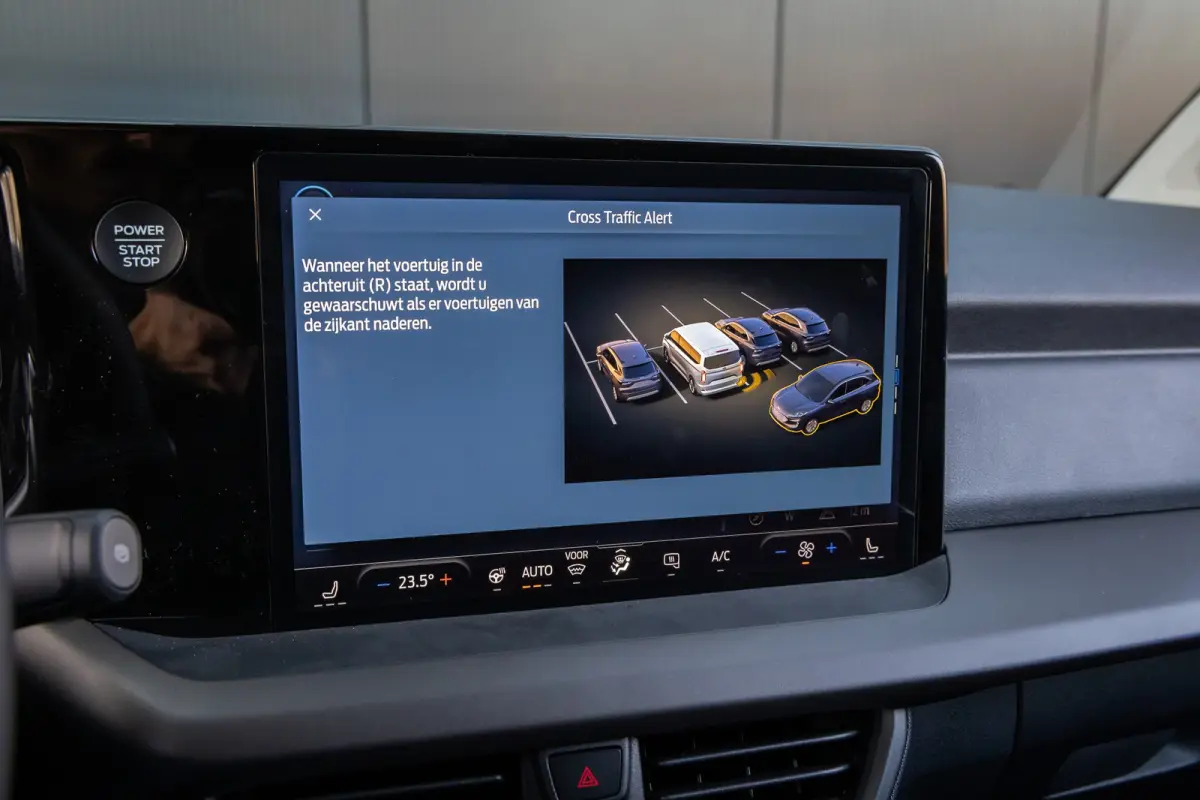 Cour. E-Transit Limited 44kWh Achteruitrijcamera | Snel rijden | Apple Carplay en Android auto |