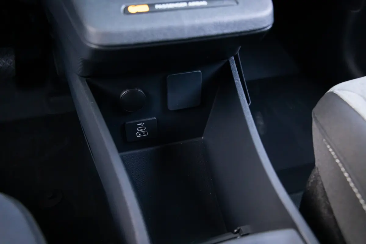 Cour. E-Transit Limited 44kWh Achteruitrijcamera | Snel rijden | Apple Carplay en Android auto |