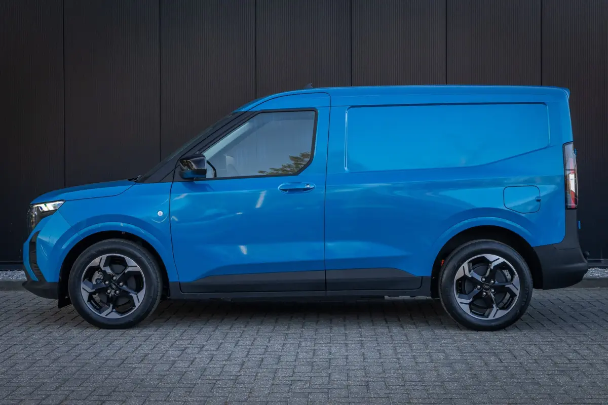 Cour. E-Transit Limited 44kWh Achteruitrijcamera | Snel rijden | Apple Carplay en Android auto |