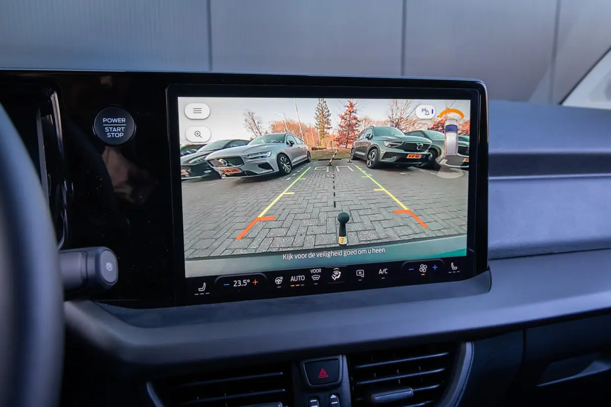 Cour. E-Transit Limited 44kWh Achteruitrijcamera | Snel rijden | Apple Carplay en Android auto |
