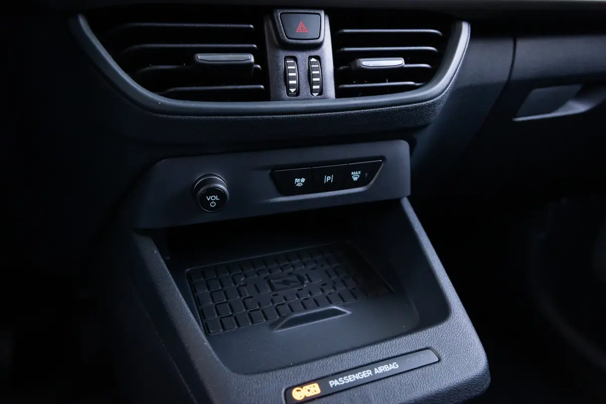 Cour. E-Transit Limited 44kWh Achteruitrijcamera | Snel rijden | Apple Carplay en Android auto |