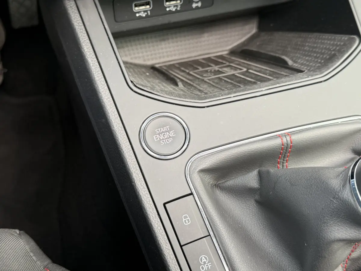 1.0 TSI FR Business Intense | Pano | ACC | BEATS | Camera | 17 inch