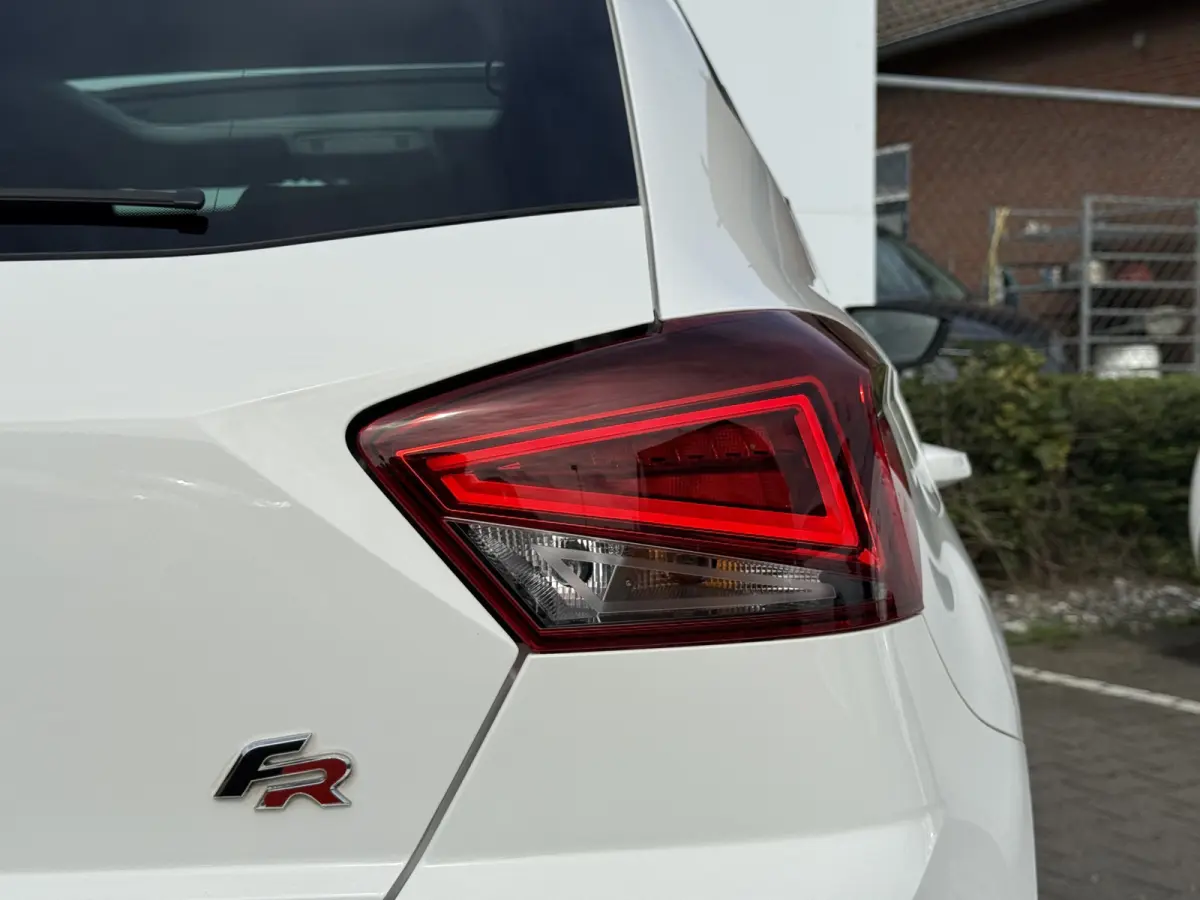 1.0 TSI FR Business Intense | Pano | ACC | BEATS | Camera | 17 inch