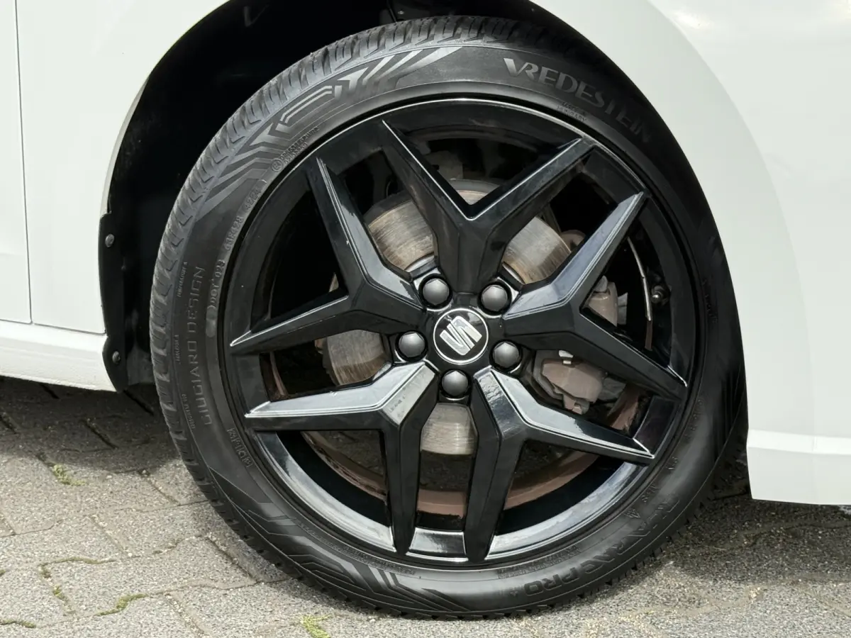 1.0 TSI FR Business Intense | Pano | ACC | BEATS | Camera | 17 inch