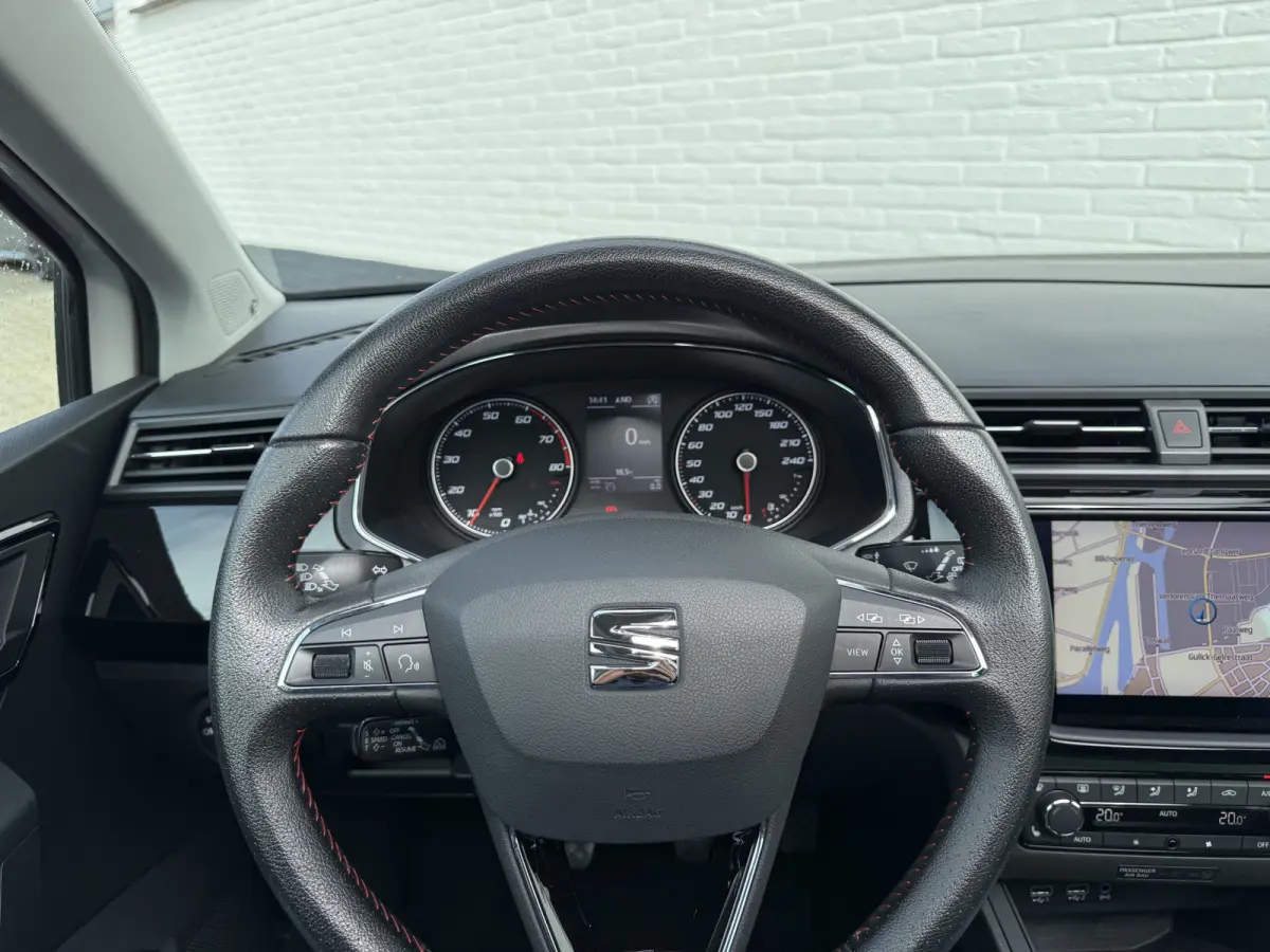 1.0 TSI FR Business Intense | Pano | ACC | BEATS | Camera | 17 inch