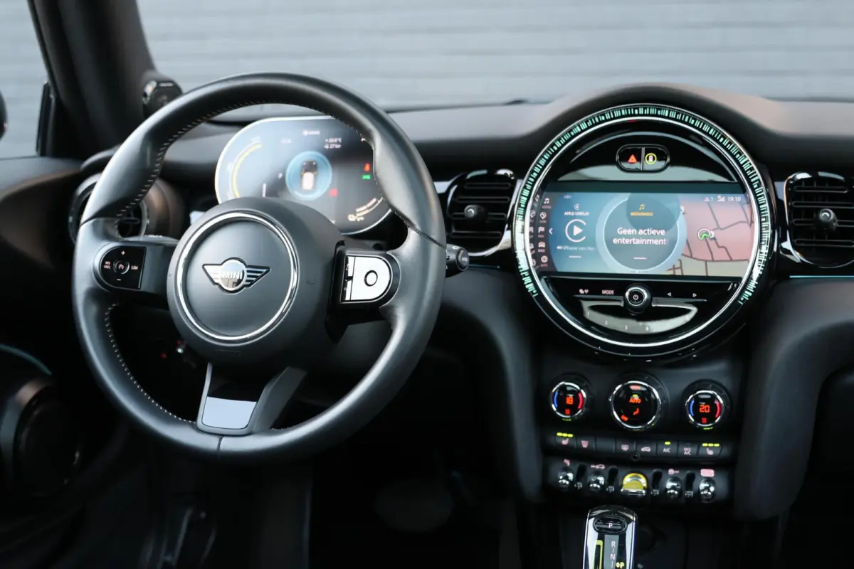 Classic 33 kWh | PANO | Keyless | SOH 96.2% |