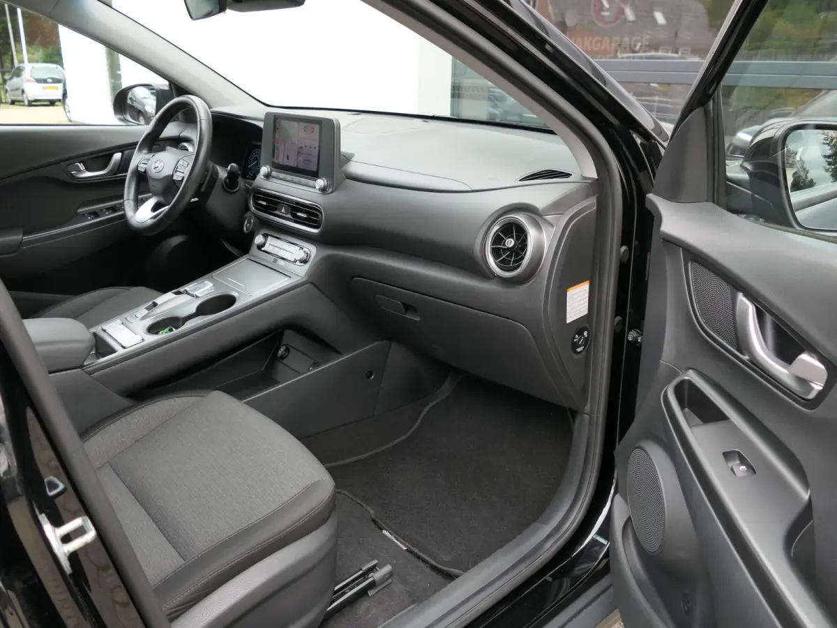 EV Comfort 64 kWh | Apple-/Android Carplay | Achteruitrijcamera | Digitaal dashboard | Stuur-/Stoelverwarming | Climate Control | ACC | 1e eigenaar | Dealer onderhouden