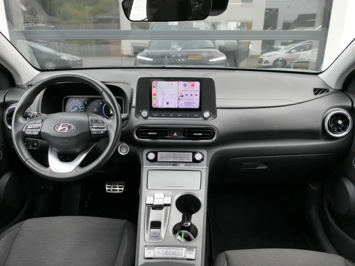 EV Comfort 64 kWh | Apple-/Android Carplay | Achteruitrijcamera | Digitaal dashboard | Stuur-/Stoelverwarming | Climate Control | ACC | 1e eigenaar | Dealer onderhouden