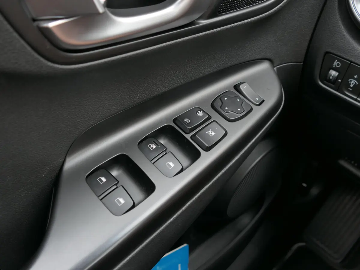 EV Comfort 64 kWh | Apple-/Android Carplay | Achteruitrijcamera | Digitaal dashboard | Stuur-/Stoelverwarming | Climate Control | ACC | 1e eigenaar | Dealer onderhouden
