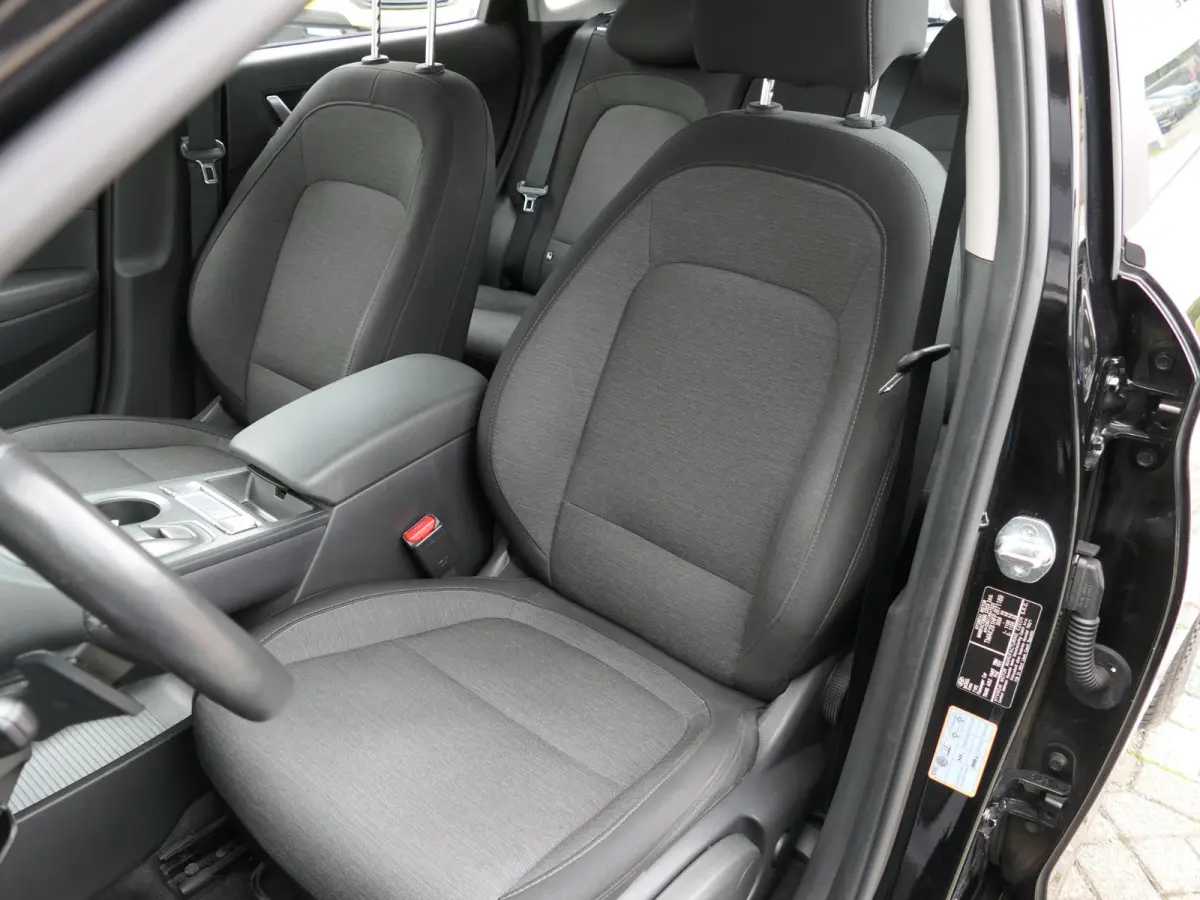 EV Comfort 64 kWh | Apple-/Android Carplay | Achteruitrijcamera | Digitaal dashboard | Stuur-/Stoelverwarming | Climate Control | ACC | 1e eigenaar | Dealer onderhouden