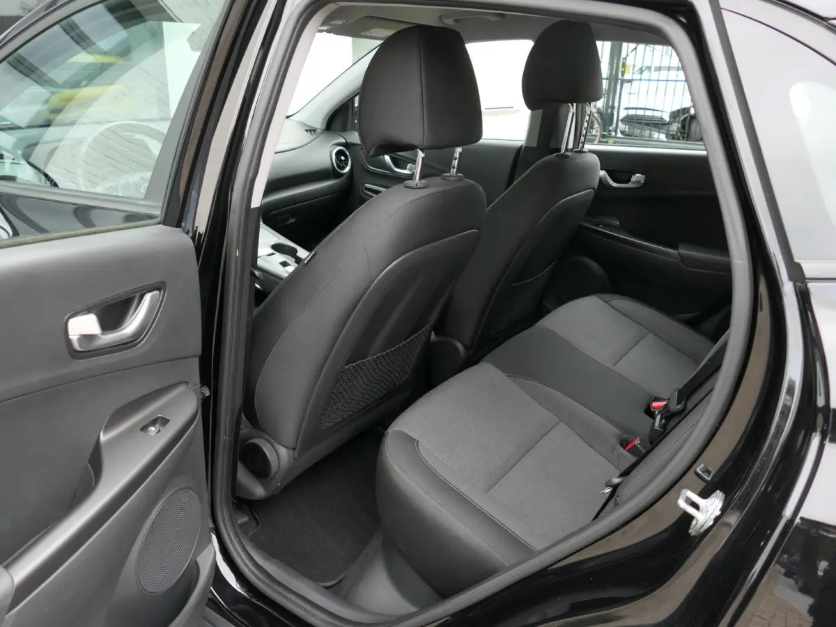 EV Comfort 64 kWh | Apple-/Android Carplay | Achteruitrijcamera | Digitaal dashboard | Stuur-/Stoelverwarming | Climate Control | ACC | 1e eigenaar | Dealer onderhouden