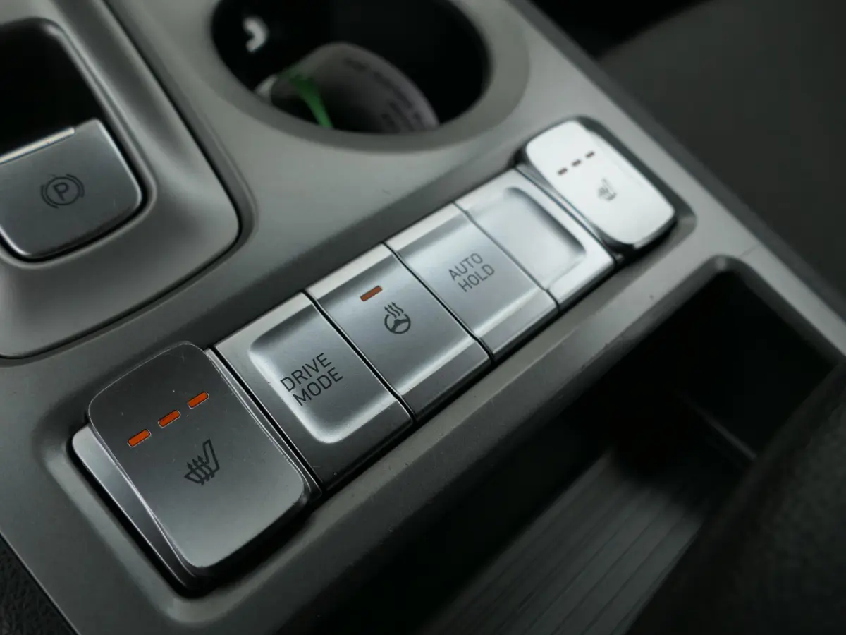 EV Comfort 64 kWh | Apple-/Android Carplay | Achteruitrijcamera | Digitaal dashboard | Stuur-/Stoelverwarming | Climate Control | ACC | 1e eigenaar | Dealer onderhouden
