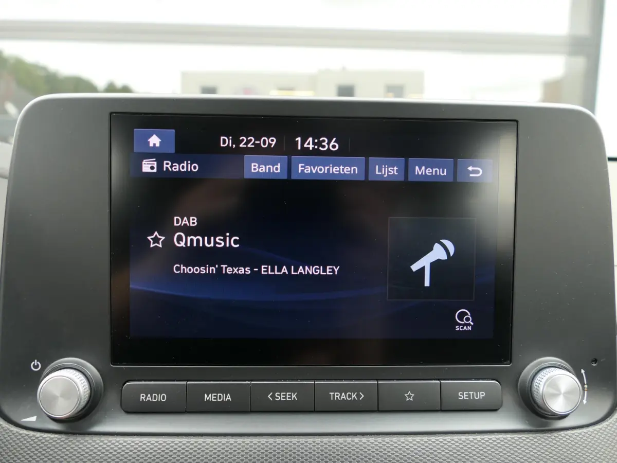 EV Comfort 64 kWh | Apple-/Android Carplay | Achteruitrijcamera | Digitaal dashboard | Stuur-/Stoelverwarming | Climate Control | ACC | 1e eigenaar | Dealer onderhouden