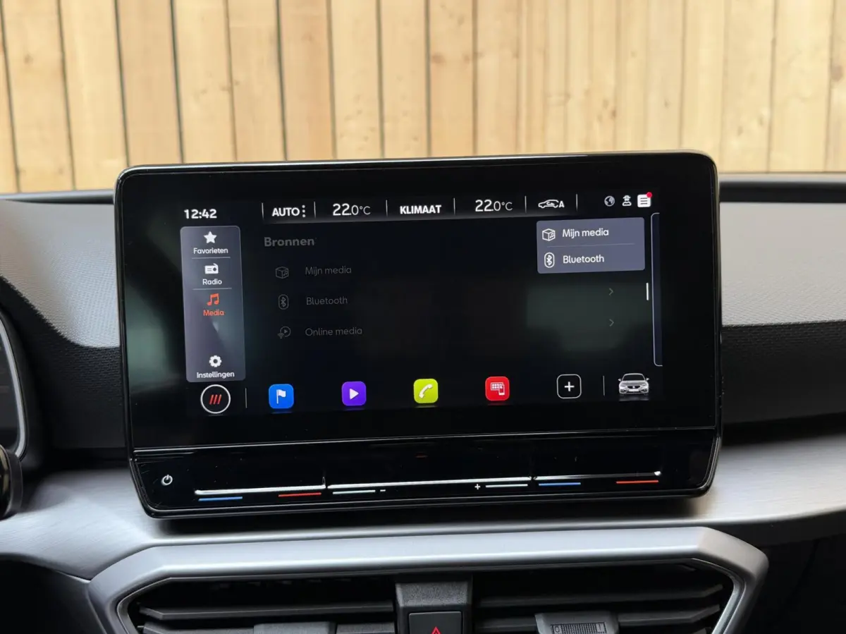 1.0 TSI FR Business Apple CarPlay/Android Auto | Cruise & climate control | DAB ontvanger | LED verlichting | Navigatiesysteem | Sfeerverlichting | Parkeersensoren achter