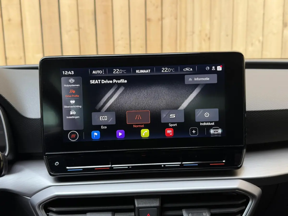 1.0 TSI FR Business Apple CarPlay/Android Auto | Cruise & climate control | DAB ontvanger | LED verlichting | Navigatiesysteem | Sfeerverlichting | Parkeersensoren achter