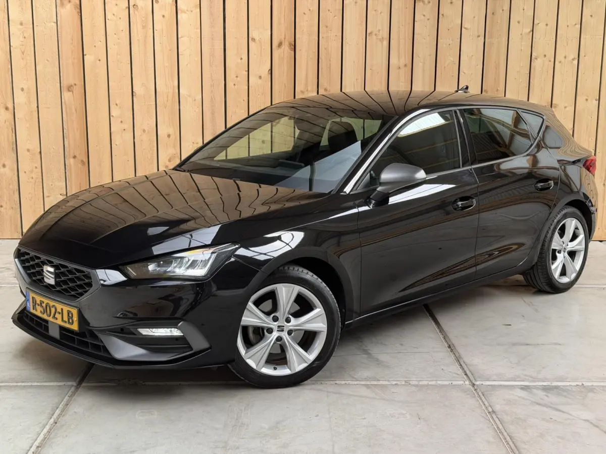 1.0 TSI FR Business Apple CarPlay/Android Auto | Cruise & climate control | DAB ontvanger | LED verlichting | Navigatiesysteem | Sfeerverlichting | Parkeersensoren achter