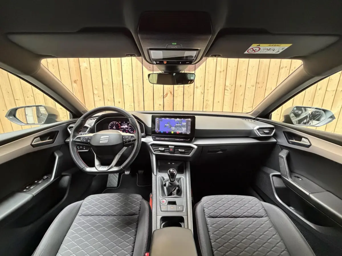 1.0 TSI FR Business Apple CarPlay/Android Auto | Cruise & climate control | DAB ontvanger | LED verlichting | Navigatiesysteem | Sfeerverlichting | Parkeersensoren achter