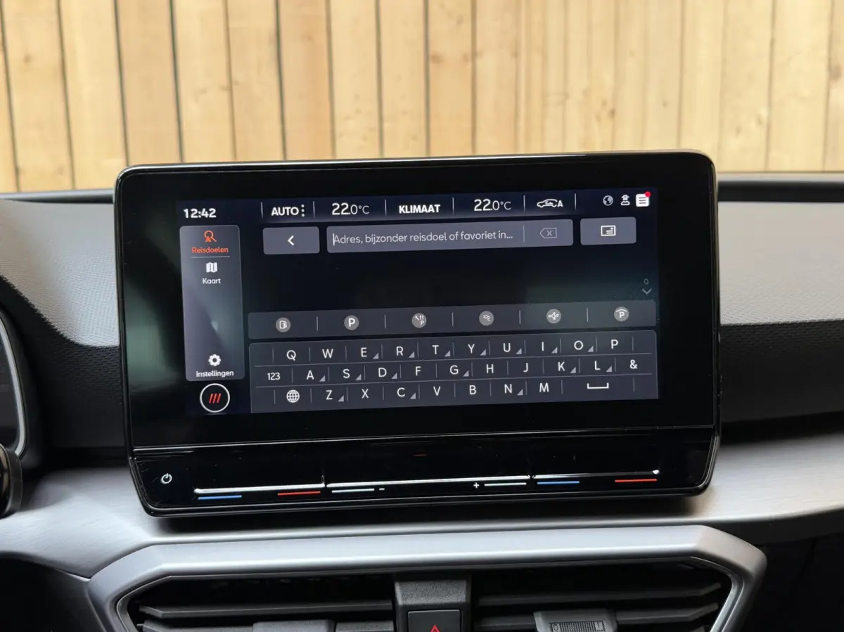 1.0 TSI FR Business Apple CarPlay/Android Auto | Cruise & climate control | DAB ontvanger | LED verlichting | Navigatiesysteem | Sfeerverlichting | Parkeersensoren achter