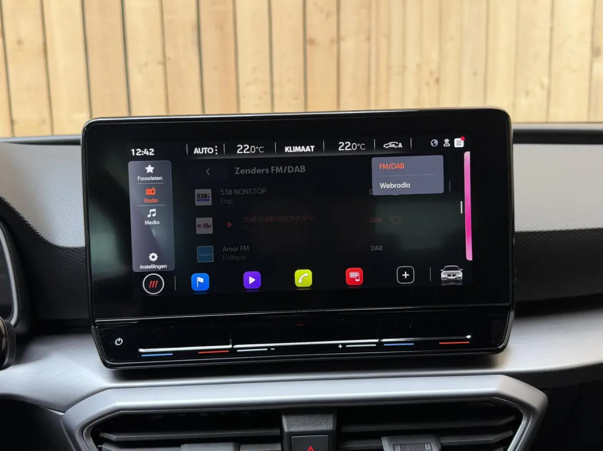 1.0 TSI FR Business Apple CarPlay/Android Auto | Cruise & climate control | DAB ontvanger | LED verlichting | Navigatiesysteem | Sfeerverlichting | Parkeersensoren achter