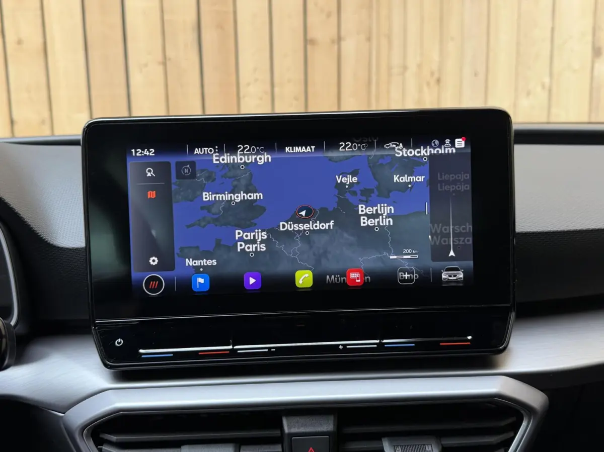 1.0 TSI FR Business Apple CarPlay/Android Auto | Cruise & climate control | DAB ontvanger | LED verlichting | Navigatiesysteem | Sfeerverlichting | Parkeersensoren achter