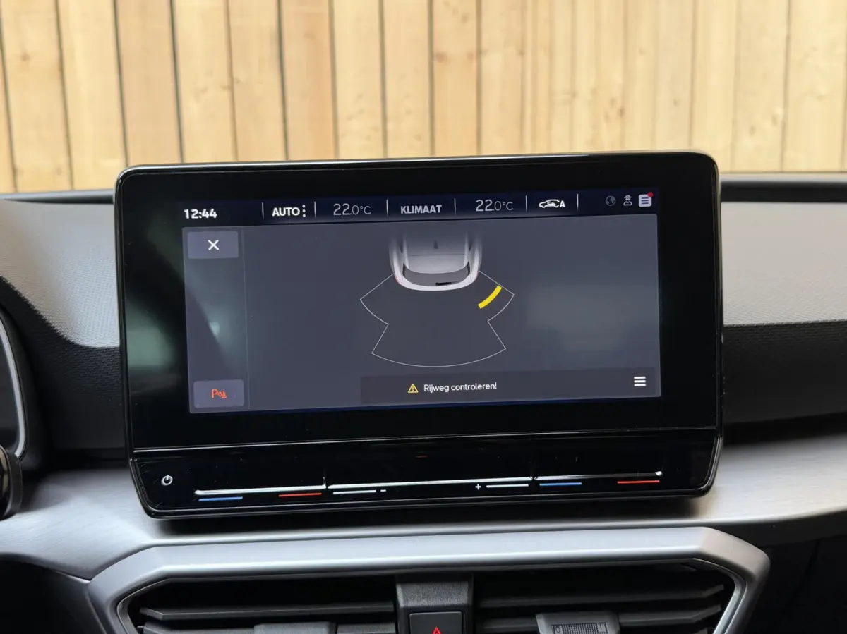 1.0 TSI FR Business Apple CarPlay/Android Auto | Cruise & climate control | DAB ontvanger | LED verlichting | Navigatiesysteem | Sfeerverlichting | Parkeersensoren achter