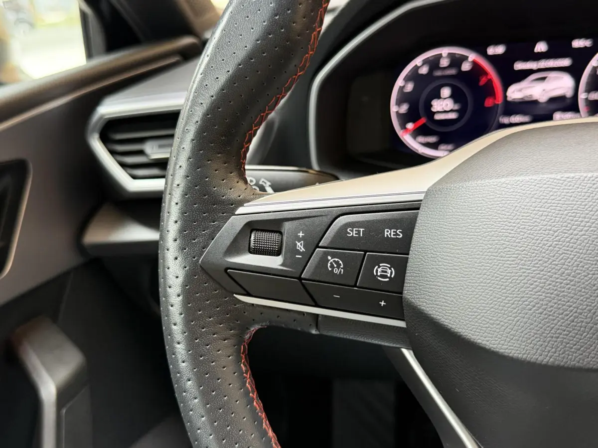 1.0 TSI FR Business Apple CarPlay/Android Auto | Cruise & climate control | DAB ontvanger | LED verlichting | Navigatiesysteem | Sfeerverlichting | Parkeersensoren achter