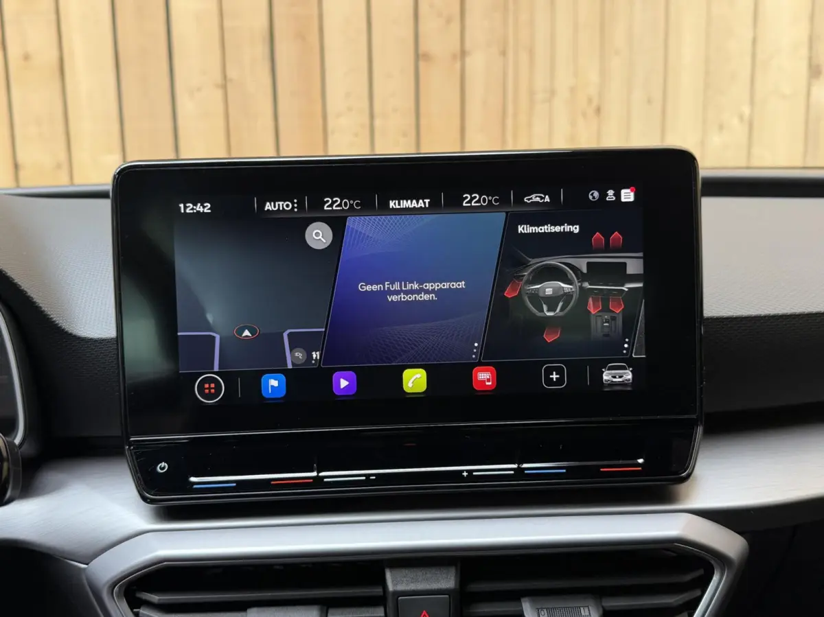 1.0 TSI FR Business Apple CarPlay/Android Auto | Cruise & climate control | DAB ontvanger | LED verlichting | Navigatiesysteem | Sfeerverlichting | Parkeersensoren achter