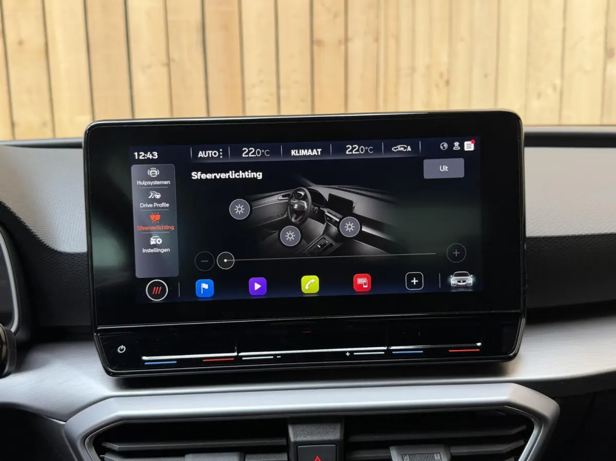 1.0 TSI FR Business Apple CarPlay/Android Auto | Cruise & climate control | DAB ontvanger | LED verlichting | Navigatiesysteem | Sfeerverlichting | Parkeersensoren achter