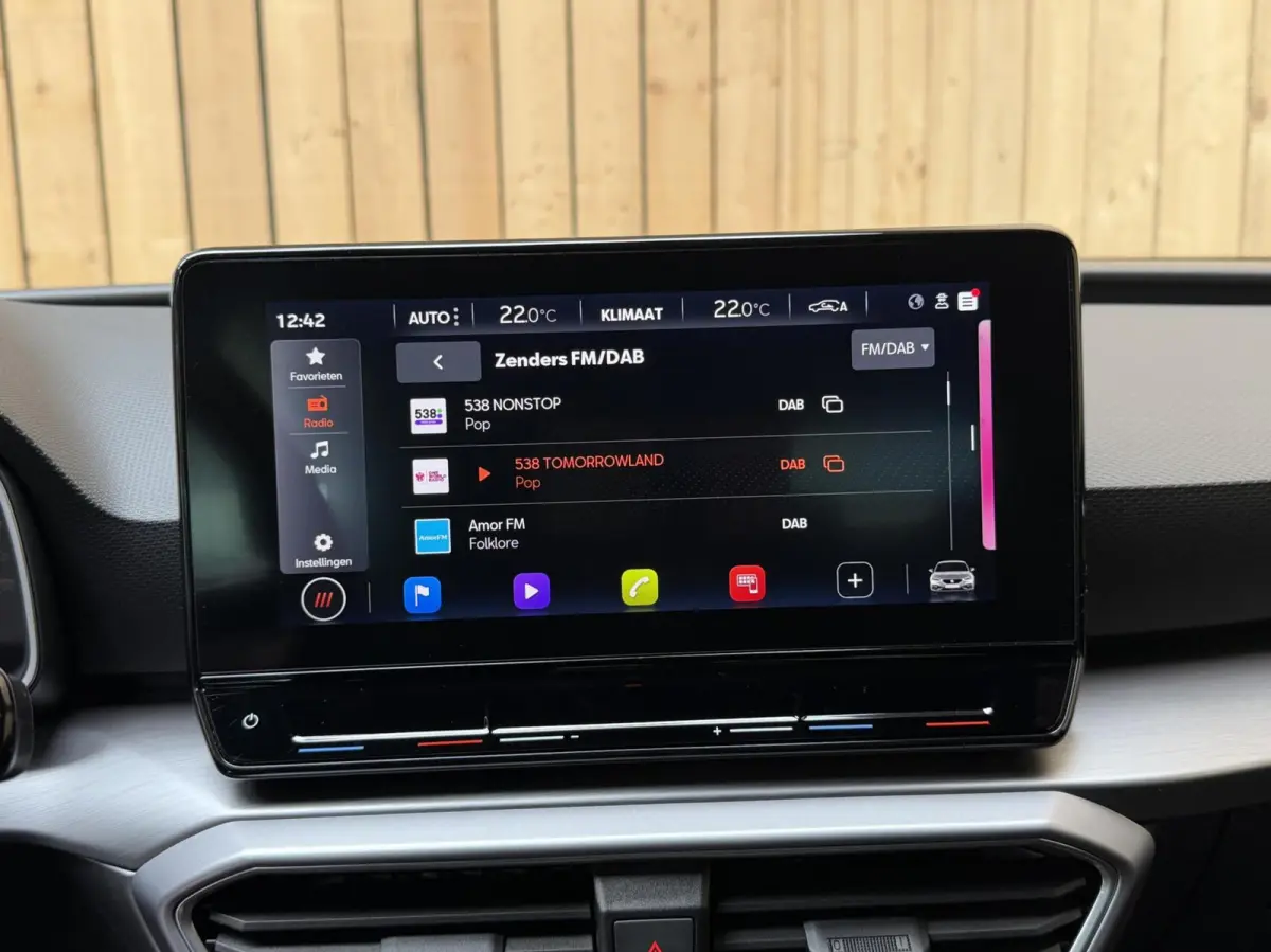 1.0 TSI FR Business Apple CarPlay/Android Auto | Cruise & climate control | DAB ontvanger | LED verlichting | Navigatiesysteem | Sfeerverlichting | Parkeersensoren achter