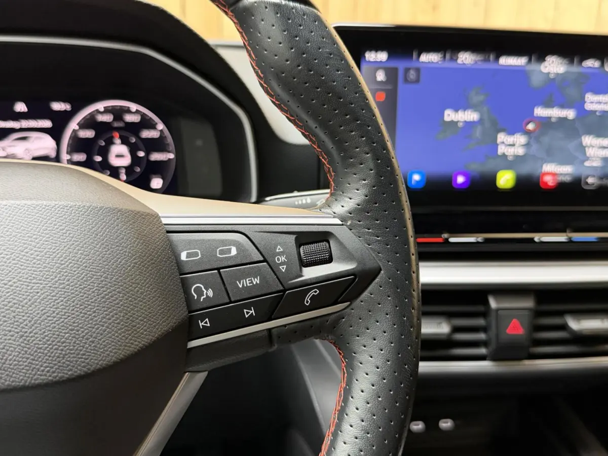 1.0 TSI FR Business Apple CarPlay/Android Auto | Cruise & climate control | DAB ontvanger | LED verlichting | Navigatiesysteem | Sfeerverlichting | Parkeersensoren achter