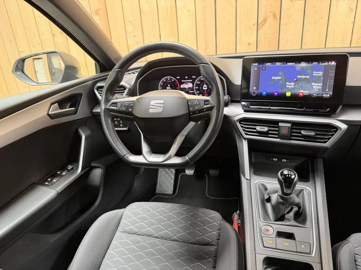1.0 TSI FR Business Apple CarPlay/Android Auto | Cruise & climate control | DAB ontvanger | LED verlichting | Navigatiesysteem | Sfeerverlichting | Parkeersensoren achter