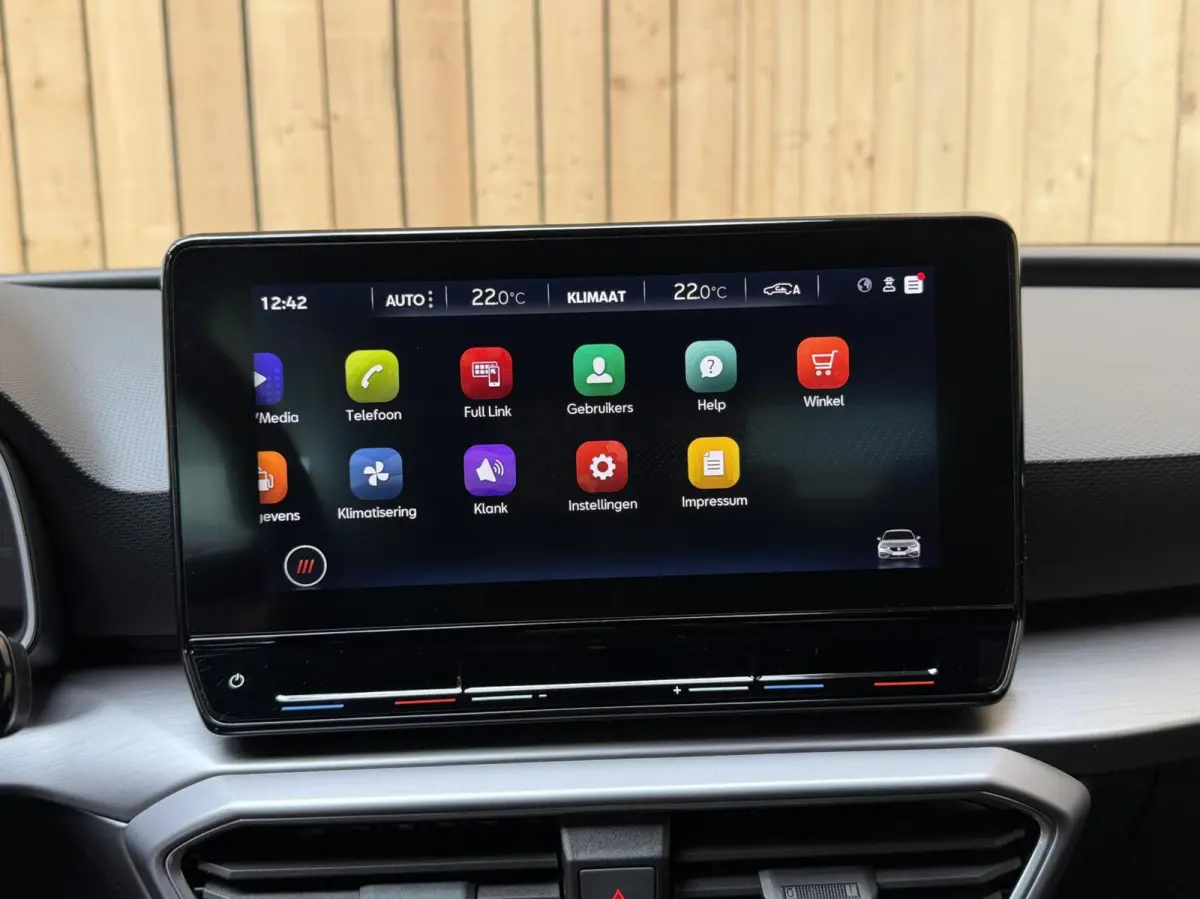 1.0 TSI FR Business Apple CarPlay/Android Auto | Cruise & climate control | DAB ontvanger | LED verlichting | Navigatiesysteem | Sfeerverlichting | Parkeersensoren achter