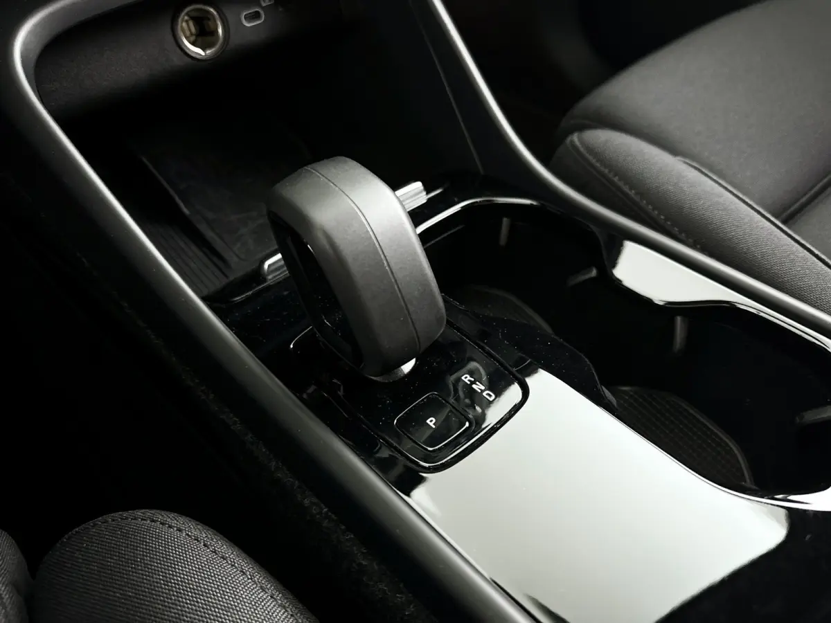 Core 70 kWh | SOH 93% | Parkeercamera | Stoel- en stuurverwarming | Cruise control