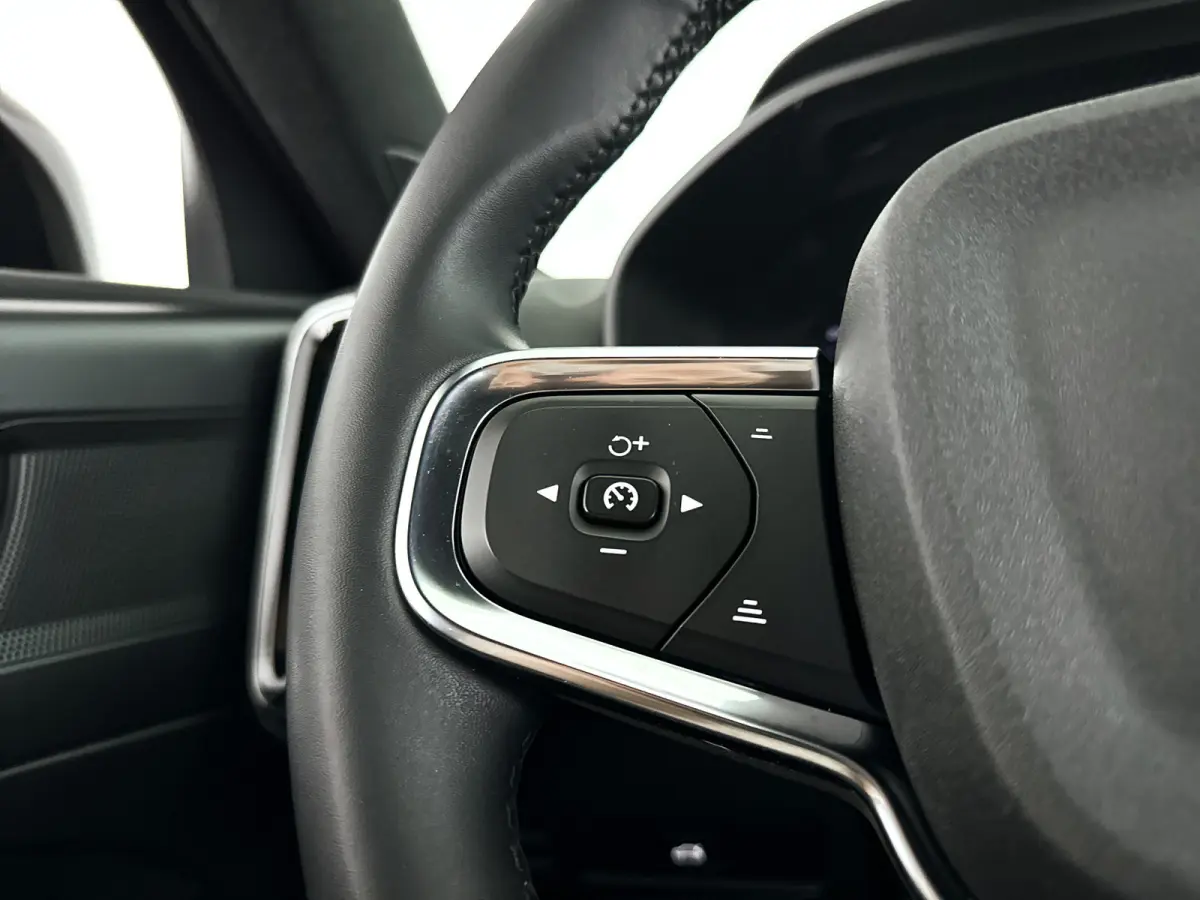 Core 70 kWh | SOH 93% | Parkeercamera | Stoel- en stuurverwarming | Cruise control