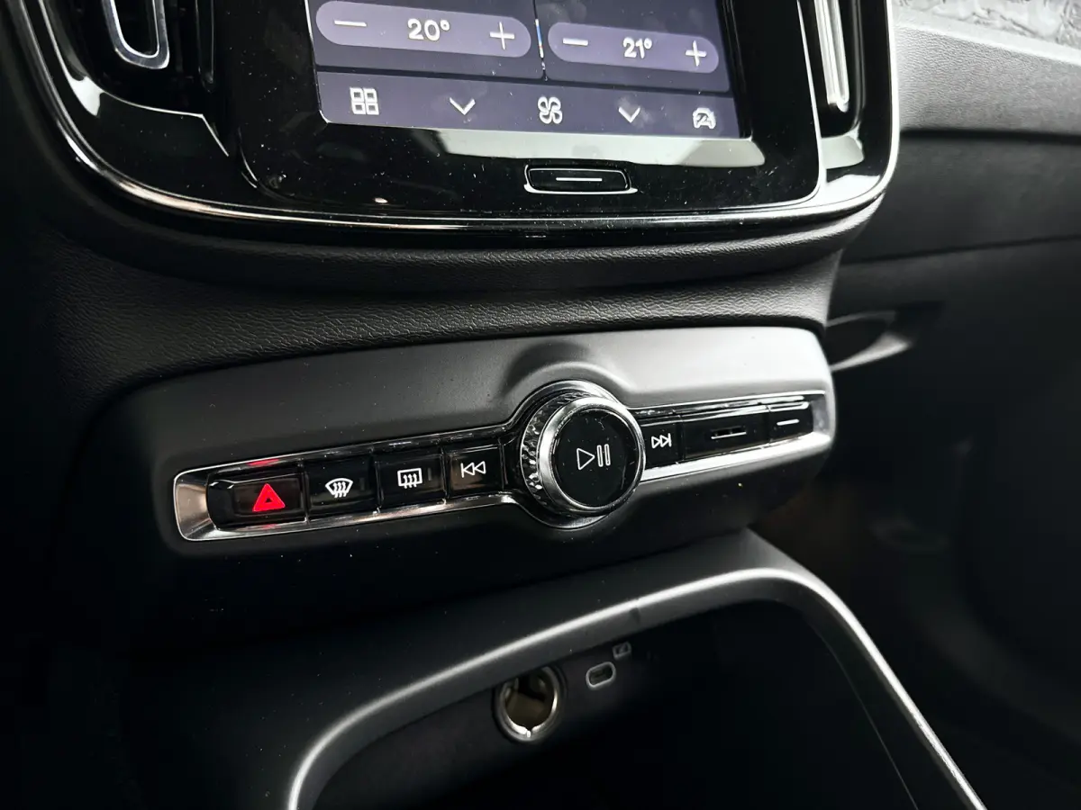 Core 70 kWh | SOH 93% | Parkeercamera | Stoel- en stuurverwarming | Cruise control