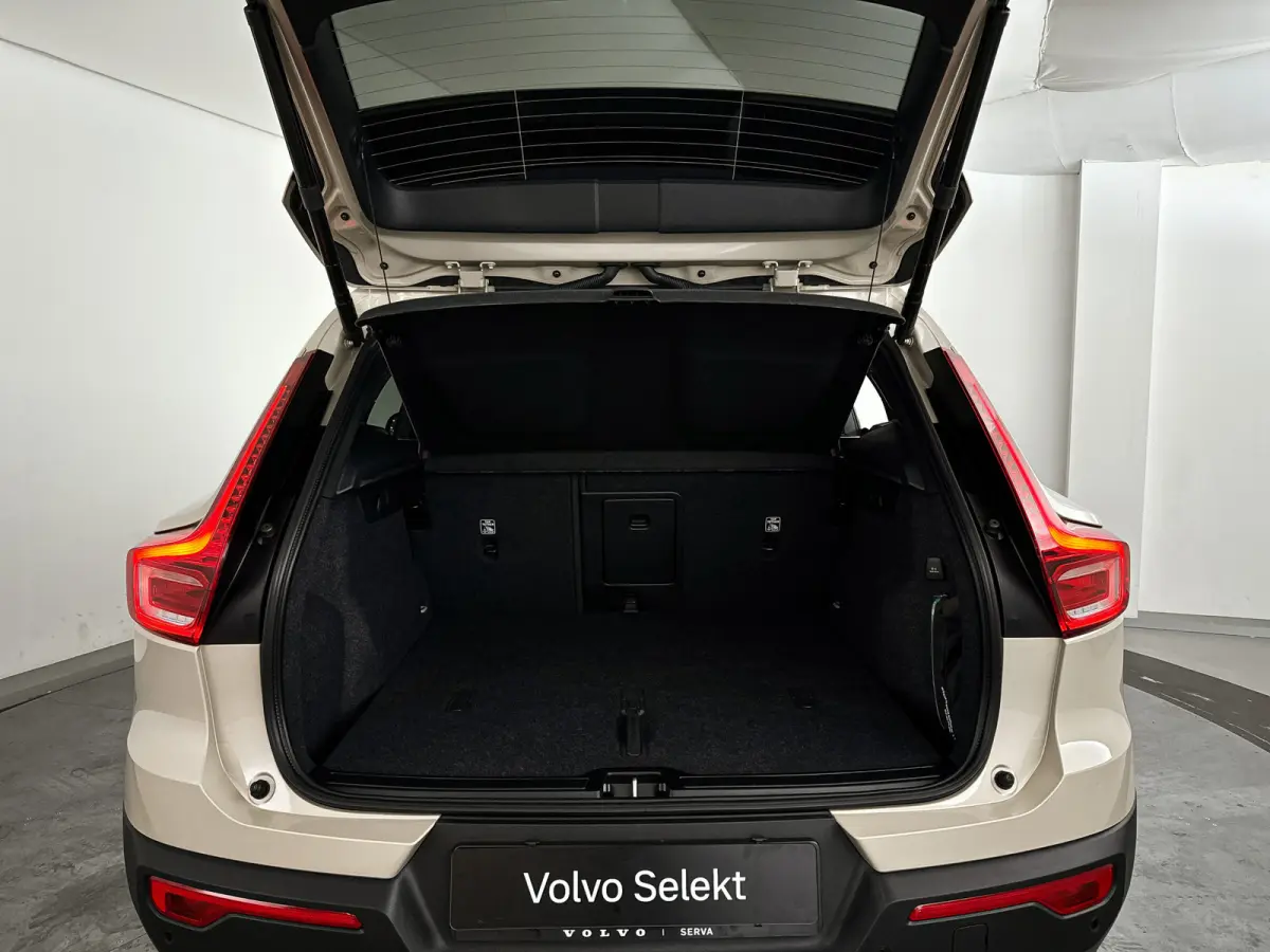 B4 Plus Dark | Parkeercamera | Stoel- en Stuurverwarming | Harman Kardon | Trekhaak