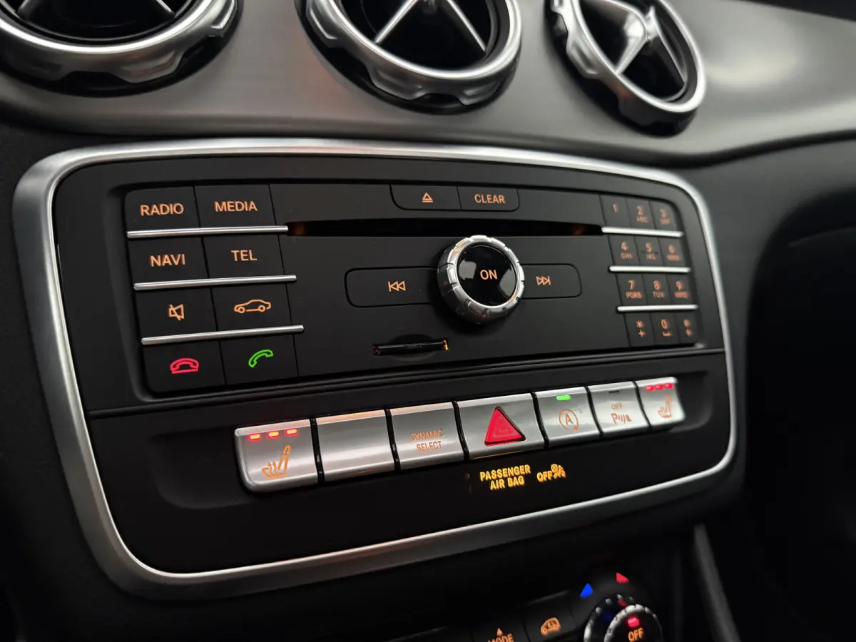 180 | Pano | Camera | LED | Clima | Cruise | Keyless | Navi | Parkeersens.