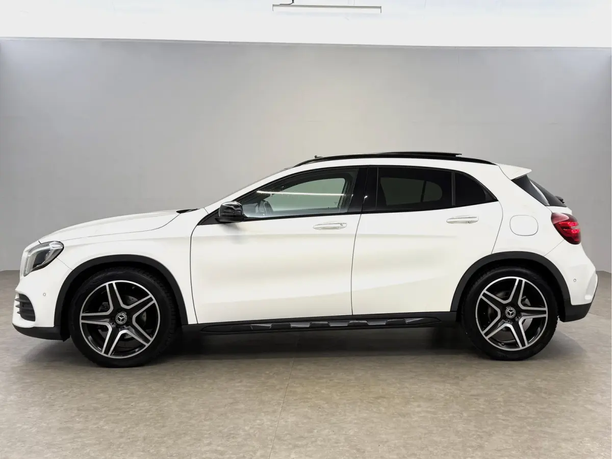 180 | Pano | Camera | LED | Clima | Cruise | Keyless | Navi | Parkeersens.