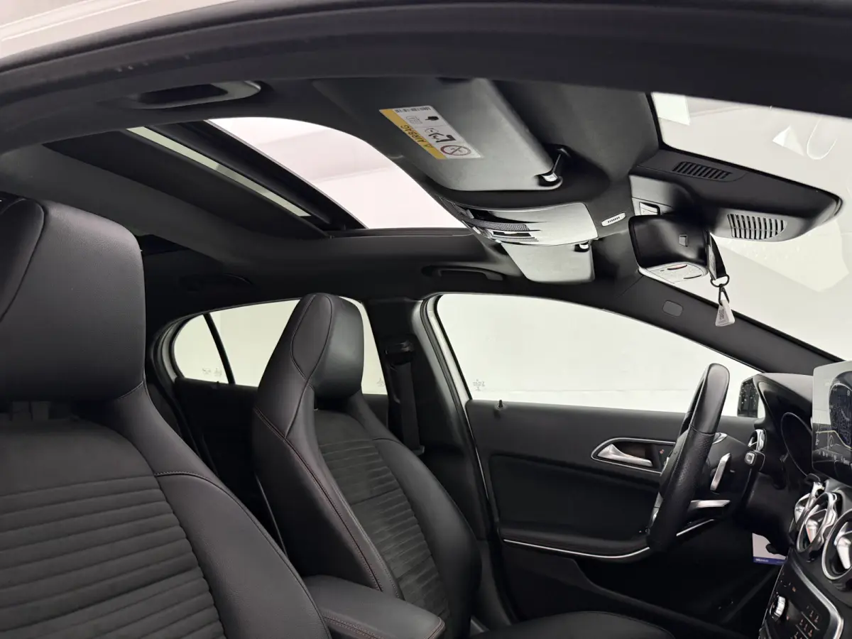 180 | Pano | Camera | LED | Clima | Cruise | Keyless | Navi | Parkeersens.
