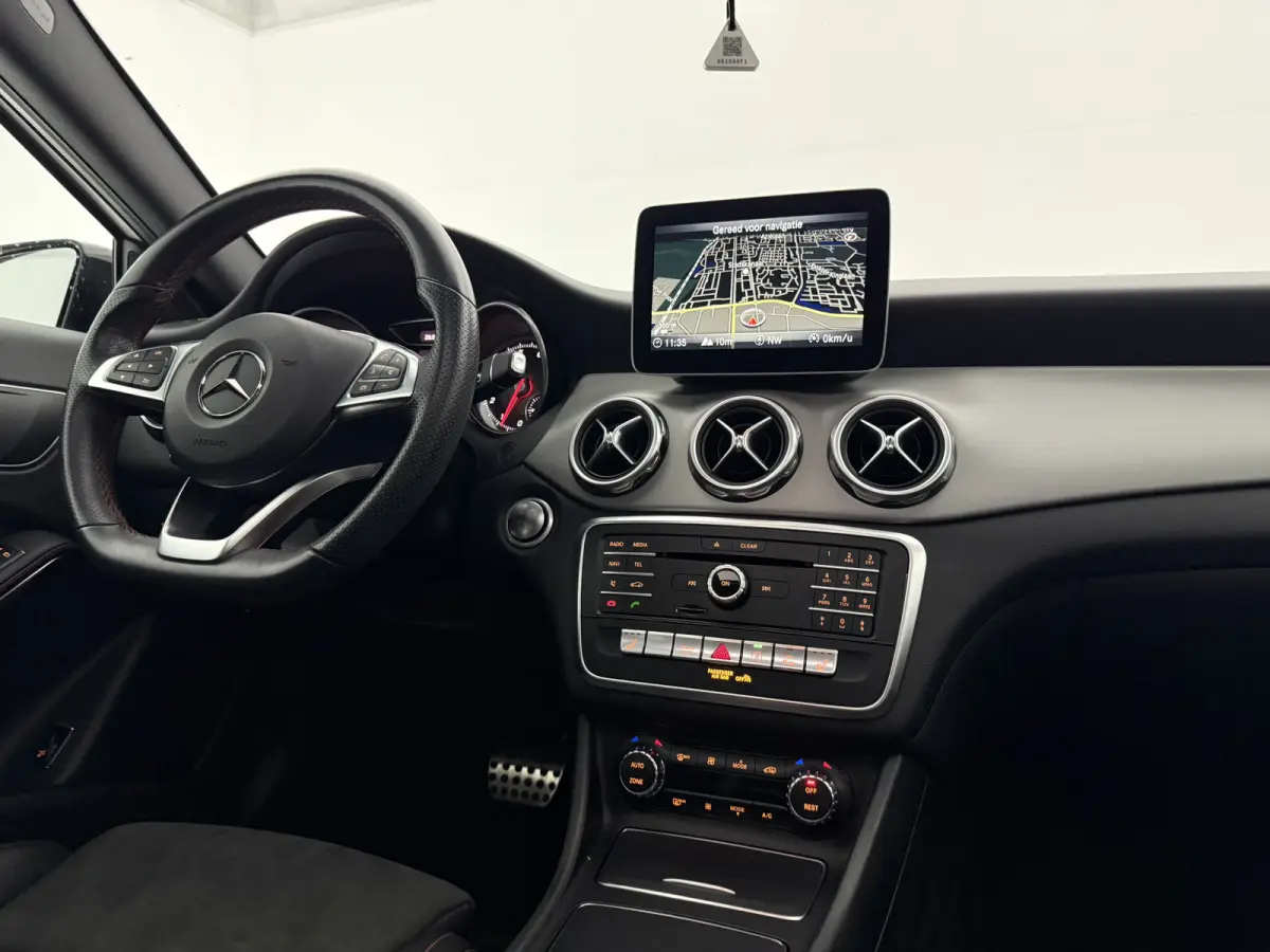 180 | Pano | Camera | LED | Clima | Cruise | Keyless | Navi | Parkeersens.